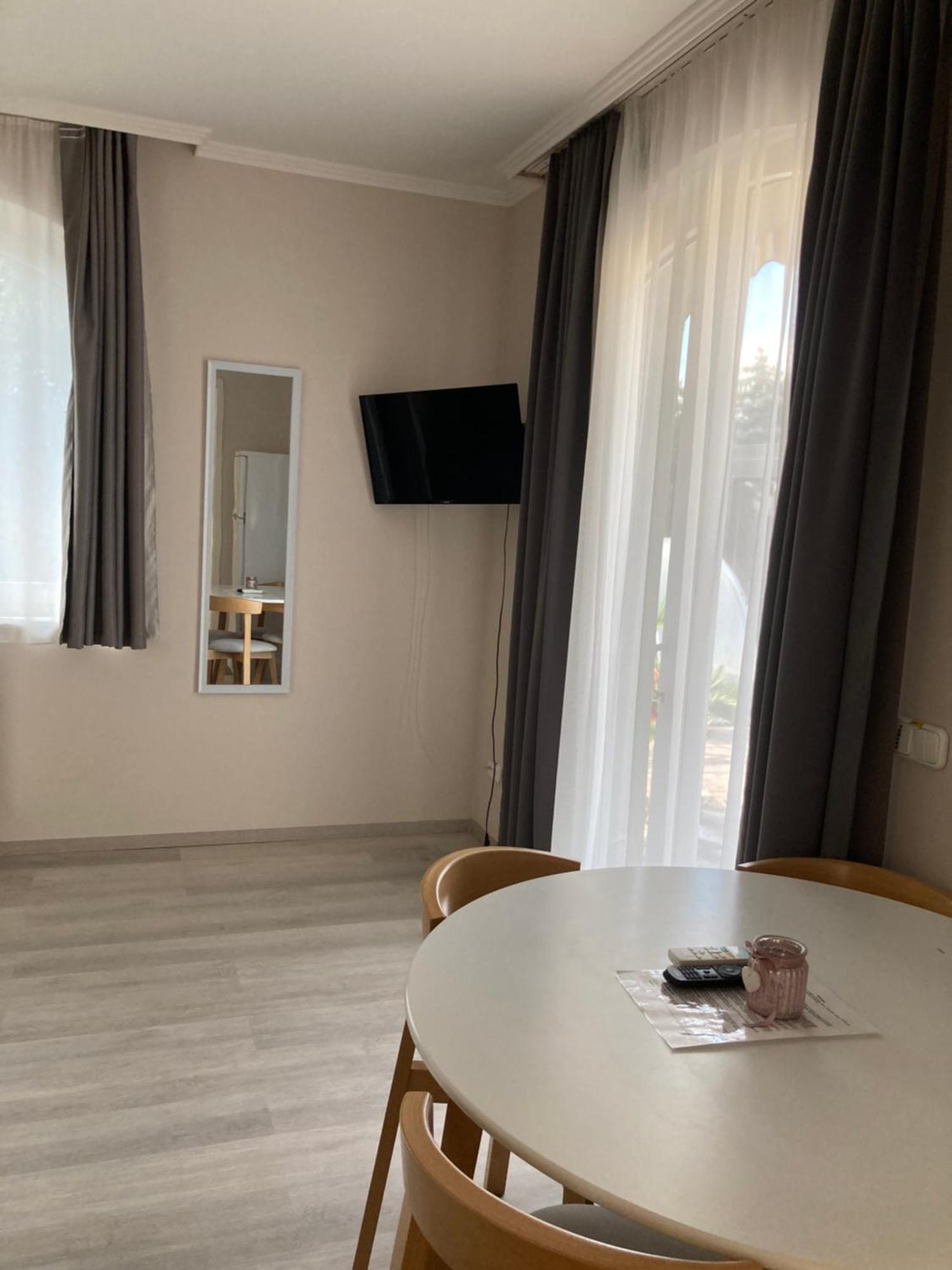 Appartement Helka Apartmanhaz à Balatonlelle Extérieur photo